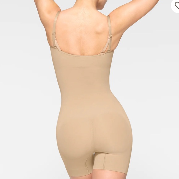 skims seamless sculpt OPEN BUST SHORTIE BODYSUIT - Picture 3 of 11